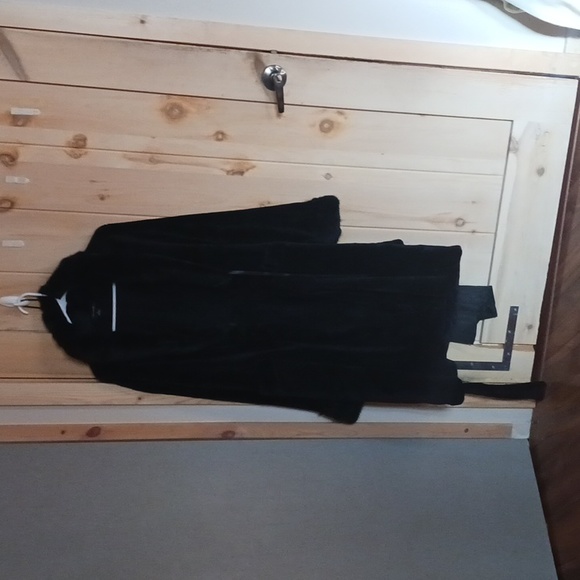 Brand new Tahari rob - Picture 4 of 4